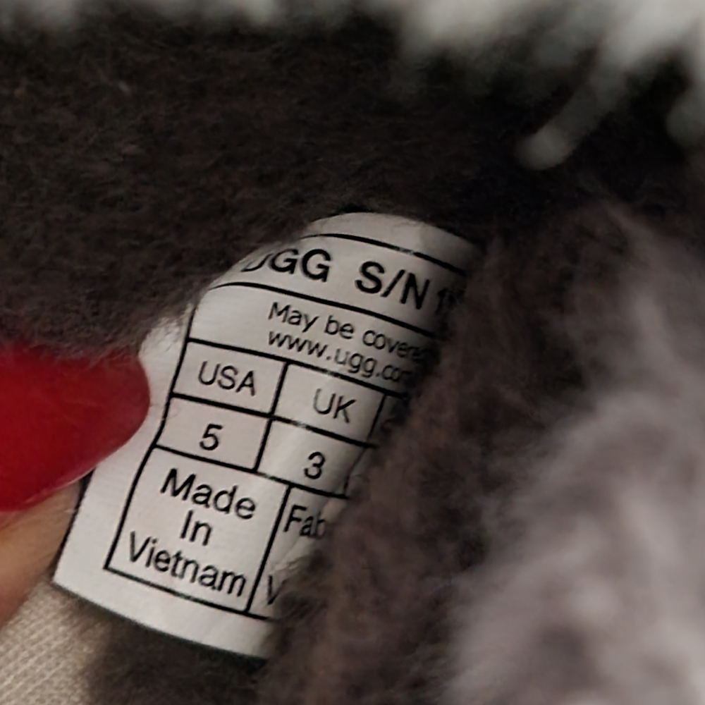 UGG  Nita Slippers - Picture 9 of 11